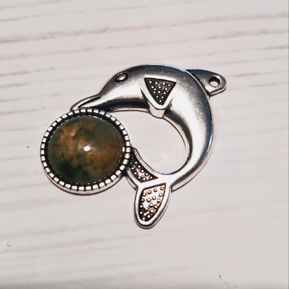 Jewelry - 5/25 Natural Moss Agate Silver Dolphin Pendant NEW